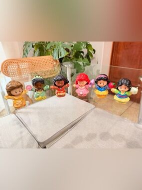 Disney Princess Little People Lot Belle Ariel Snow White Moana Tiana